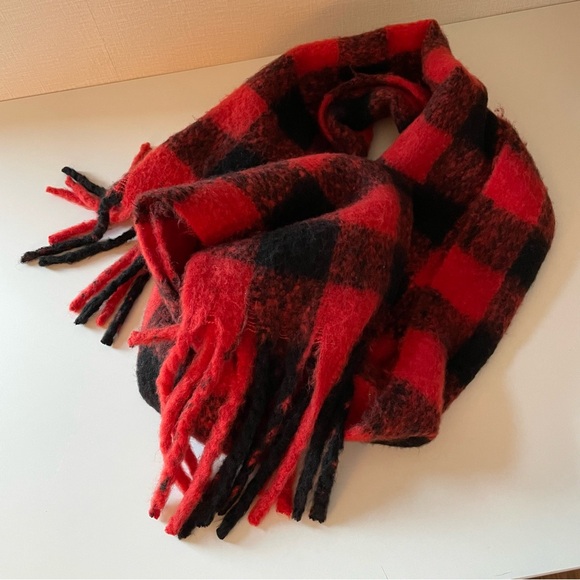 Buffalo Plaid, Cozy, Chunky Fringe Trimmed Ends, Red & Black, Wrap, Lap Blanket - Picture 3 of 7